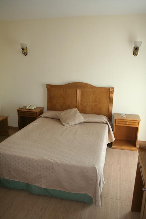 Hotel Austria 76 Puerto de Sagunto Quarto foto